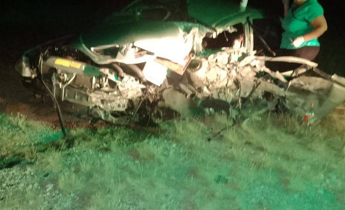 Un camión y un auto chocaron en la Ruta 20