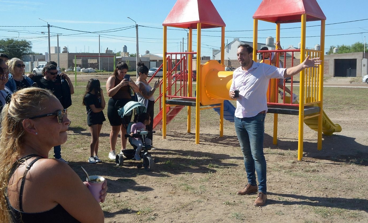 Di Nápoli anunció una obra de asfalto en la calle Gaich