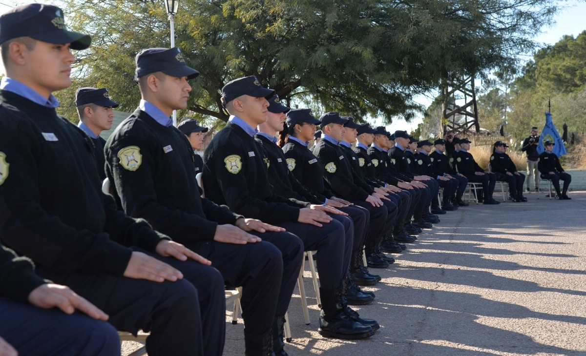 Licitan la compra de uniformes para la Policía por $500 millones