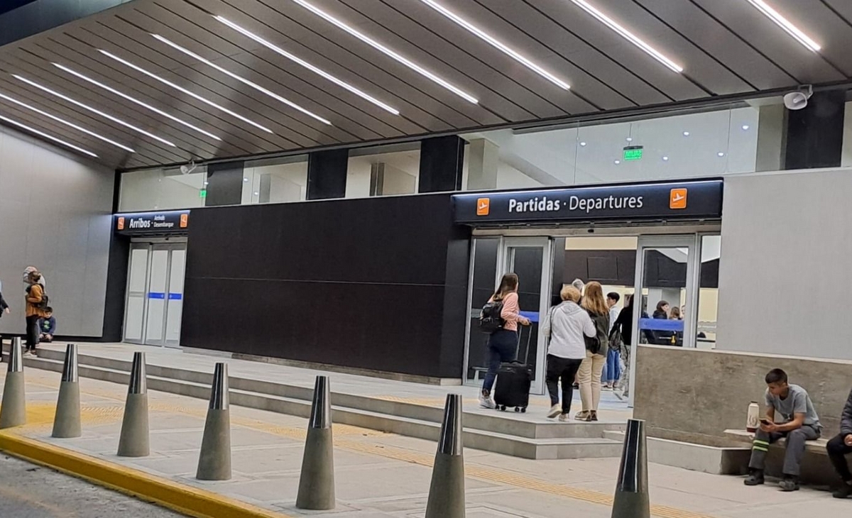 Cancelaron los vuelos de Aerolíneas Argentinas por la niebla