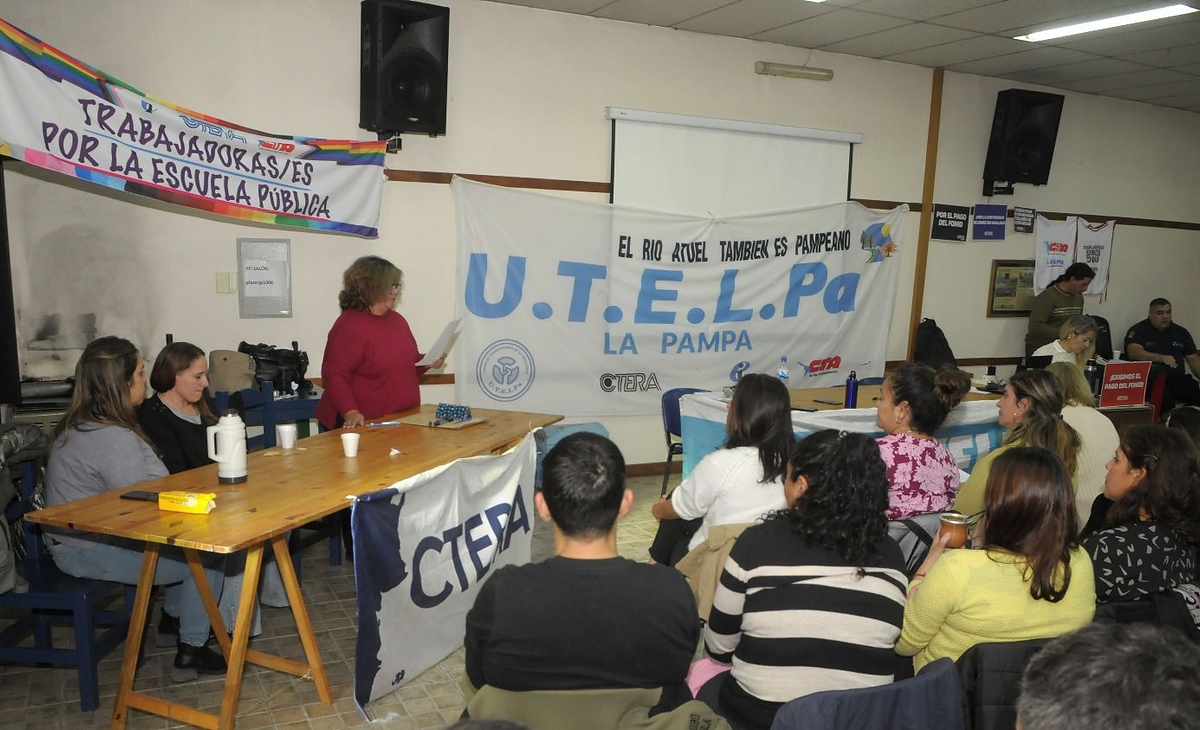 Docentes convocan a paro nacional para el jueves