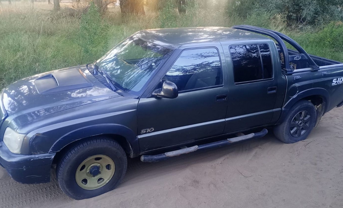 Intervención policial en el Tiro Federal: tres hombres multados por cortar leña