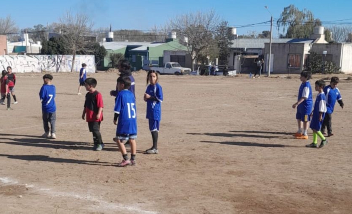 Una Fiesta de Fútbol y Locro en el Corazón de Ananía