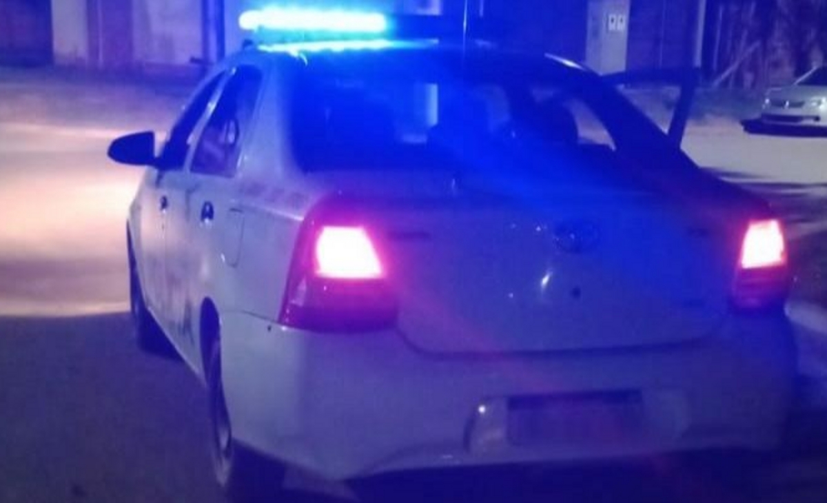 Tensión en Santa Rosa: asalto violento deja un policía herido y un asaltante fallecido