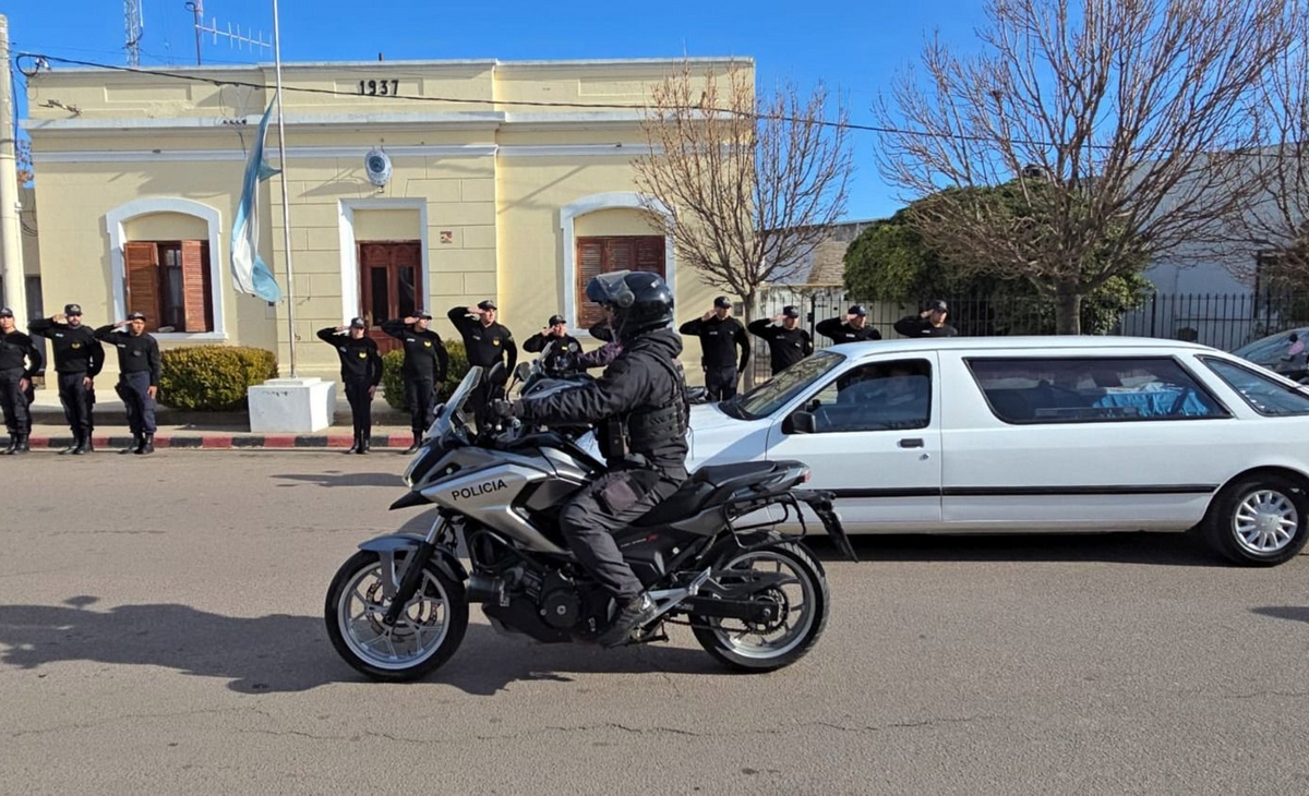 Desgarrador adiós al joven policía Jonathan Freites en Eduardo Castex