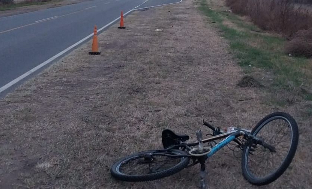 Ciclista en grave estado tras ser atropellado por un camión en Catriló