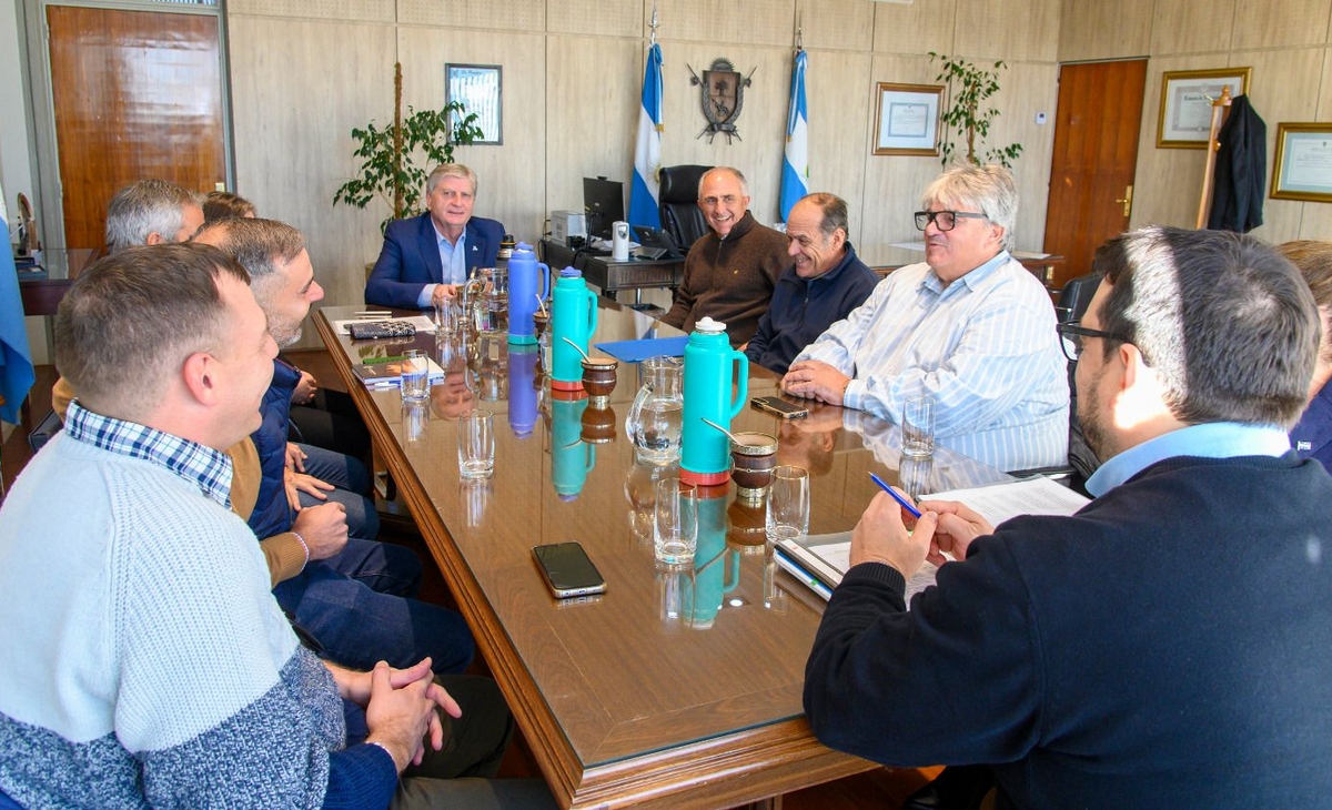 Diálogo entre el Gobierno y el Agro para Mejorar Caminos Rurales en La Pampa