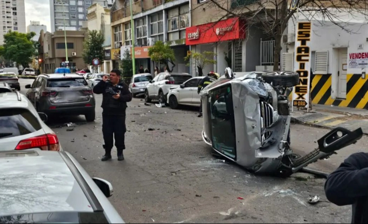 Ocho autos protagonizaron un choque de película en pleno centro