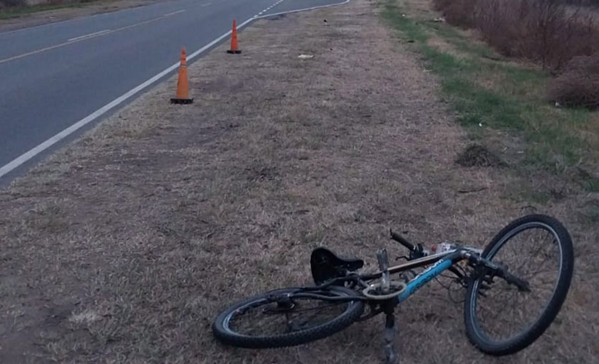 Ciclista en estado crítico tras colisión con un camión en Catriló