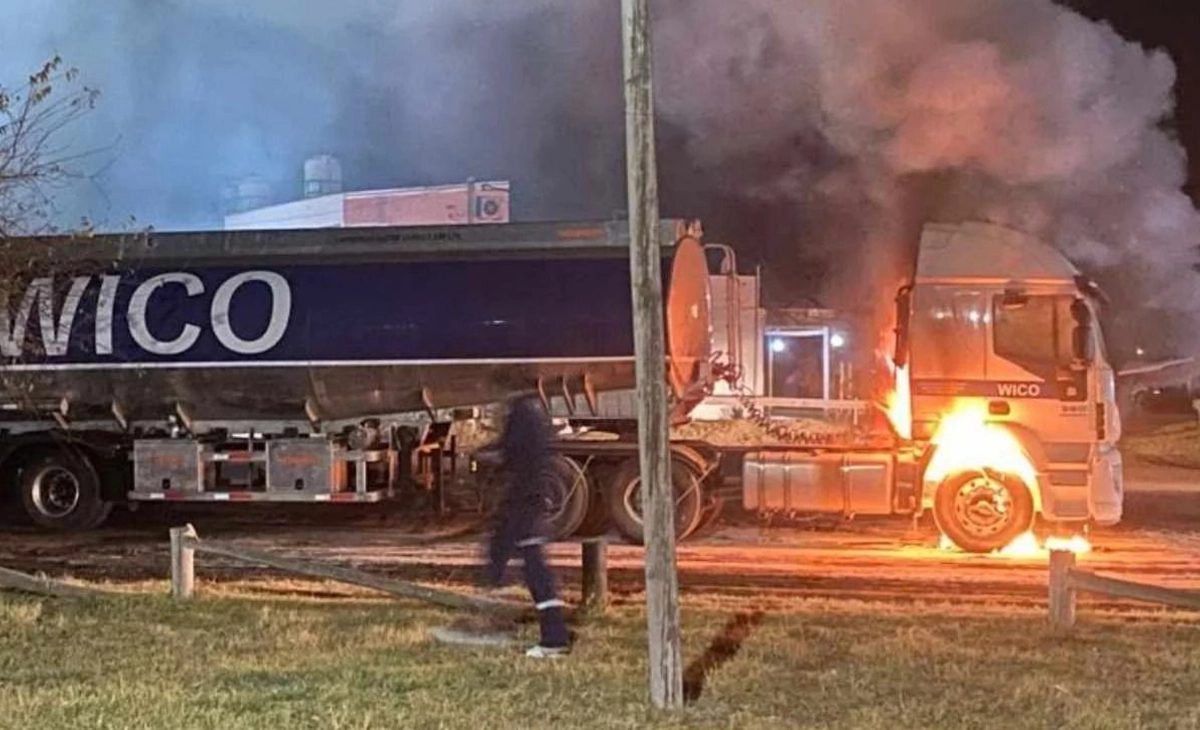 Incendio de camión cisterna en Santa Isabel: Un milagro evitar el desastre