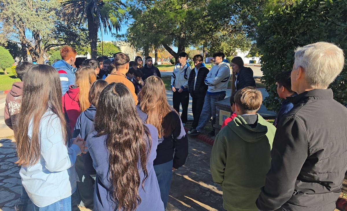 Estudiantes de Eduardo Castex Reviven la Historia Local en el Día de los Museos