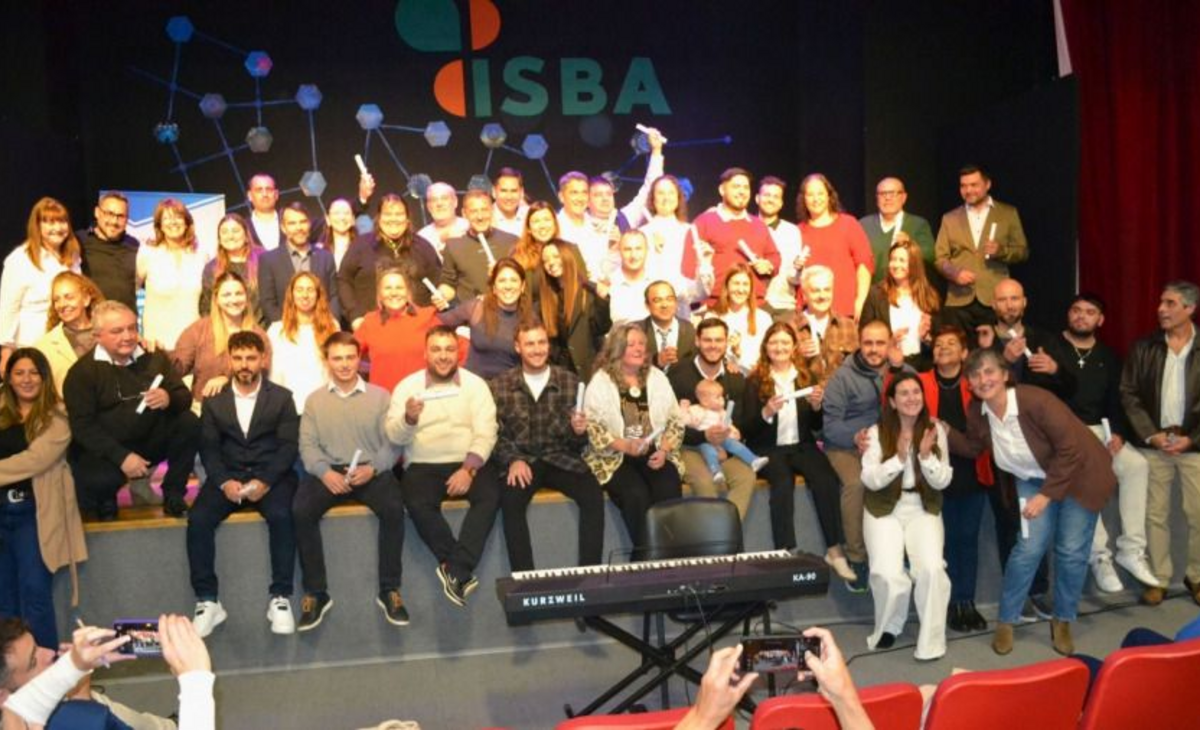 Celebración por la Graduación de Nuevos Profesores de Educación Técnica