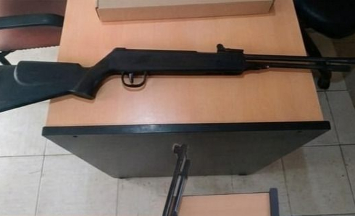 Conflicto vecinal en Toay: hombre apuntó a su vecina con un aire comprimido