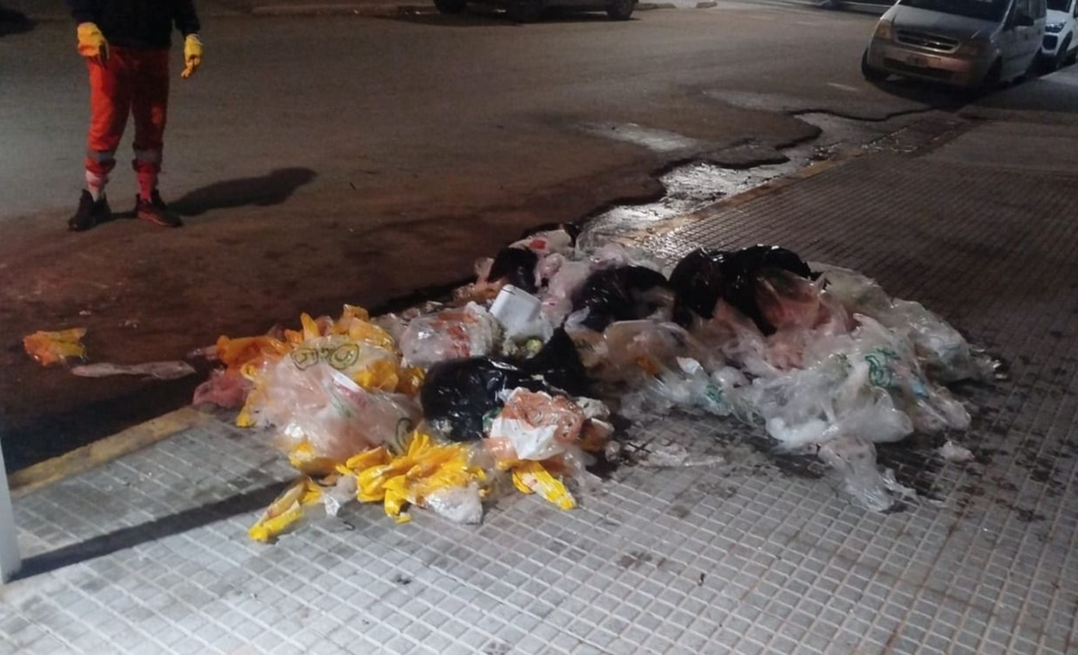 Clausuran comercio de pollos en Santa Rosa por riesgo sanitario tras desecho indebido