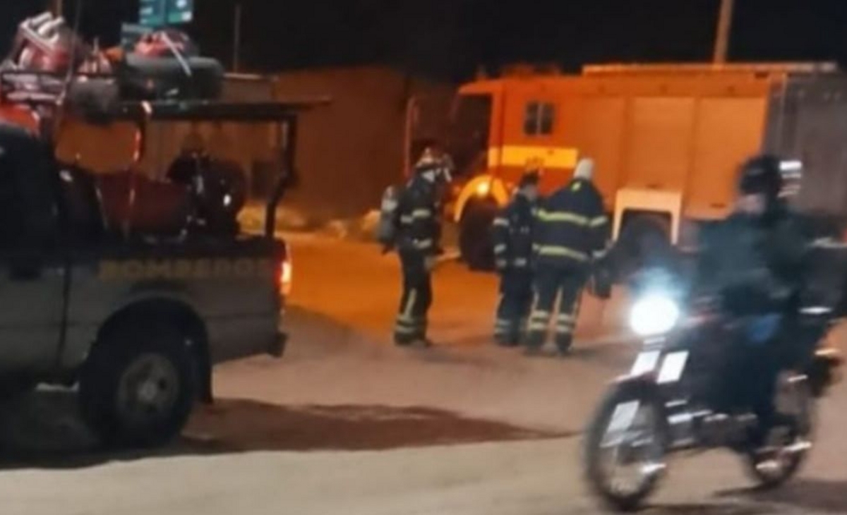 Noche de terror en General Acha: un hombre detenido tras intentar incendiar un auto y una casa
