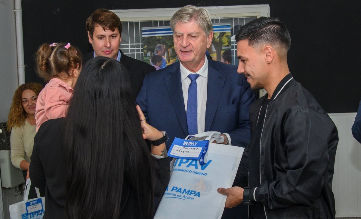 Un día de esperanza: Ziliotto entrega casas en Metileo y garantiza más vivienda