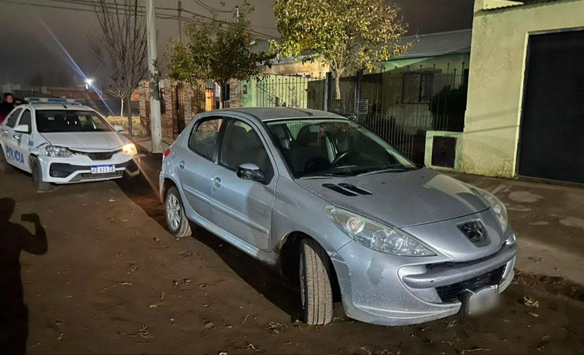 Violento ataque en Santa Rosa: niña herida por apedreo a un auto