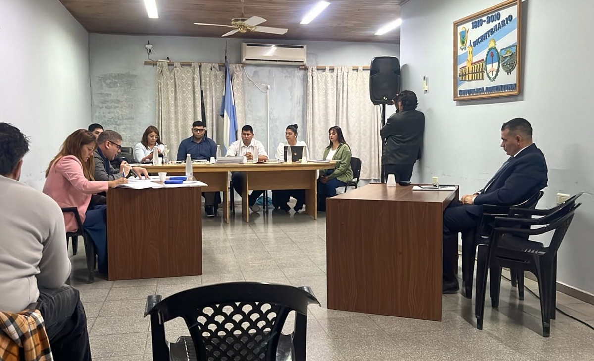 Destitución en Santa Isabel: El Concejo Deliberante remueve al intendente Farana