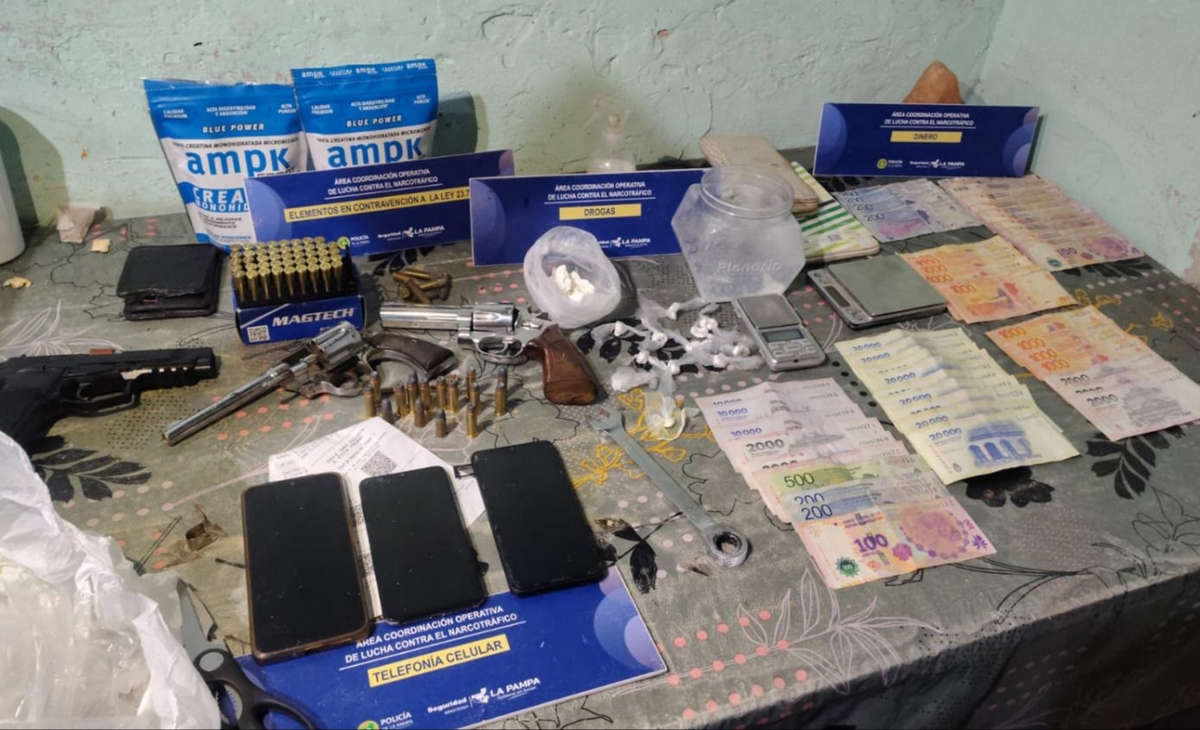 Allanamiento en Catriló: Cocaína, armas y más de 250 mil pesos incautados