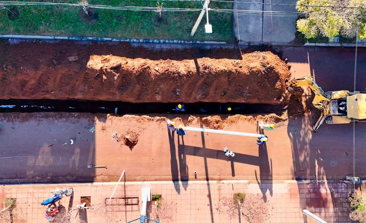 Mejoras en el saneamiento: recambio de cloacas en la calle Juan XXIII