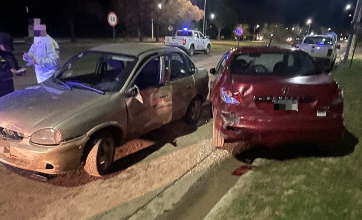 Joven pierde el control de su auto al esquivar una motocicleta en Toay