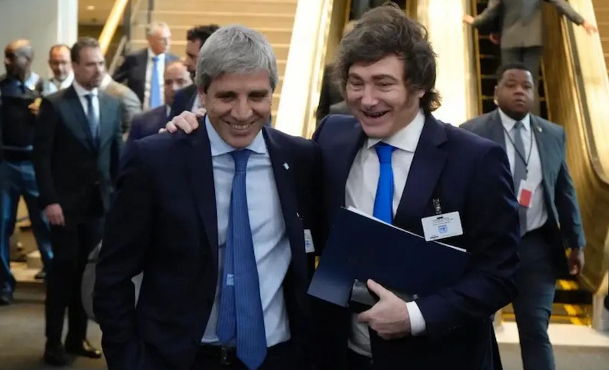 Caputo gastó un préstamo del BID para trenes en contener el dólar