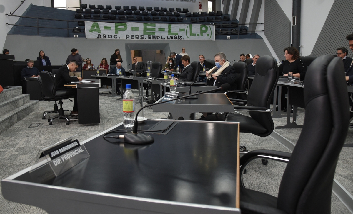 Tensiones en el bloque oficialista: Acusaciones a funcionarios por falta de diálogo