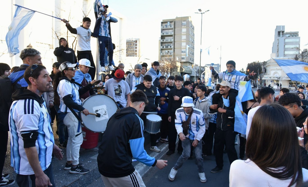 La Plaza San Martín estalla de alegría por el triunfo argentino en el Mundial