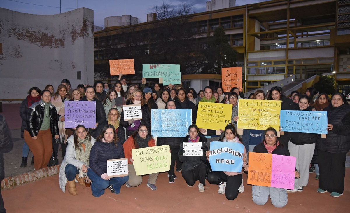 Profesionales de Inclusión Marchan contra Reformas Educativas en La Pampa