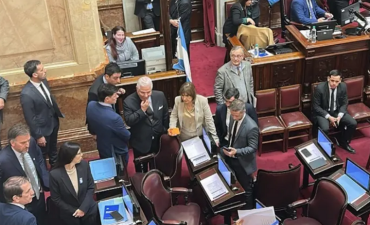 La sesión del Senado pampeano se frustra: se evita la interpelación a Adorni