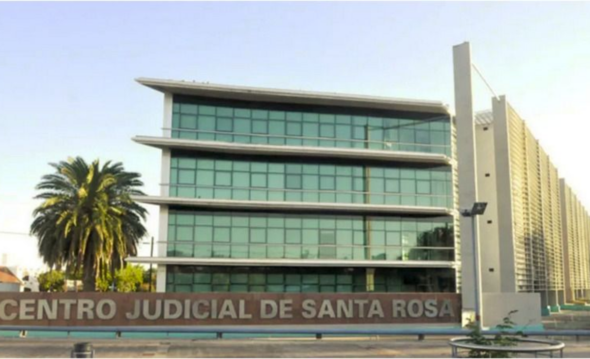 Un padre denuncia que la policía le pegó a su hijo esquizofrénico esposado