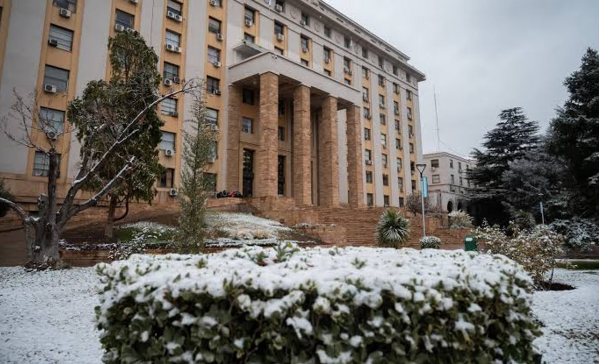 Suspenden las clases por nevadas, lluvias y las temperaturas bajo cero
