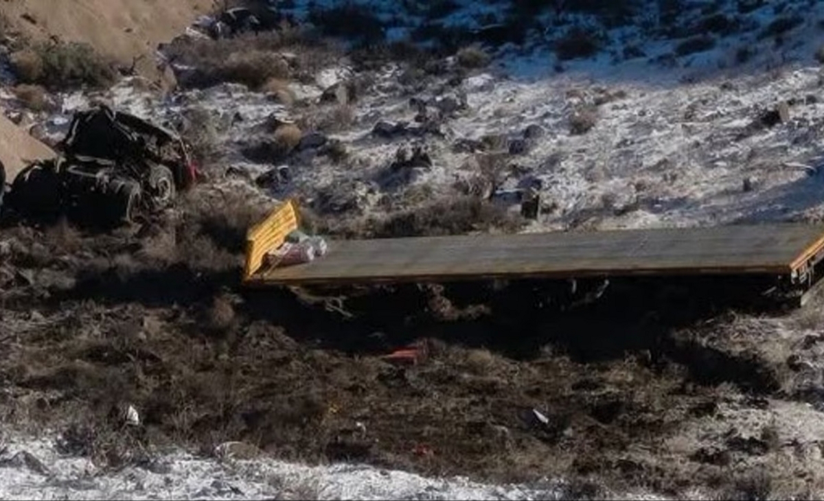 Murió un camionero después de desbarrancar con su vehículo
