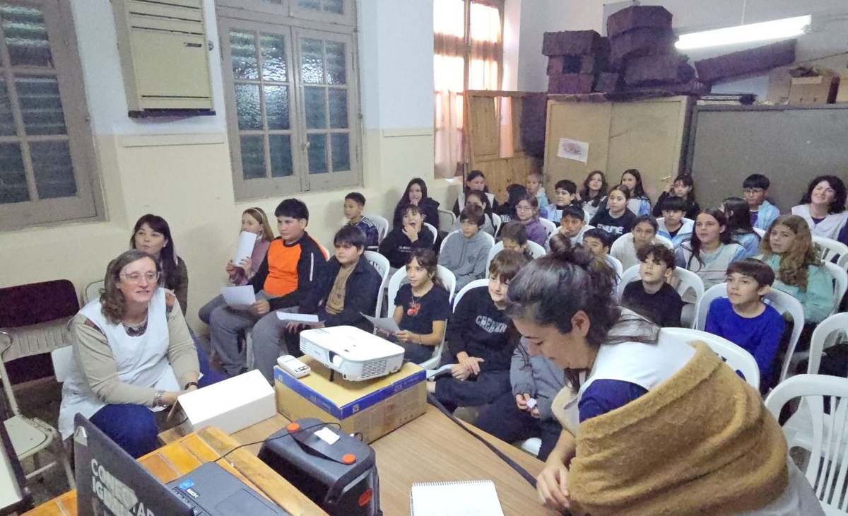 Estudiantes de Castex exploran la Antártida en charla virtual con Base Esperanza