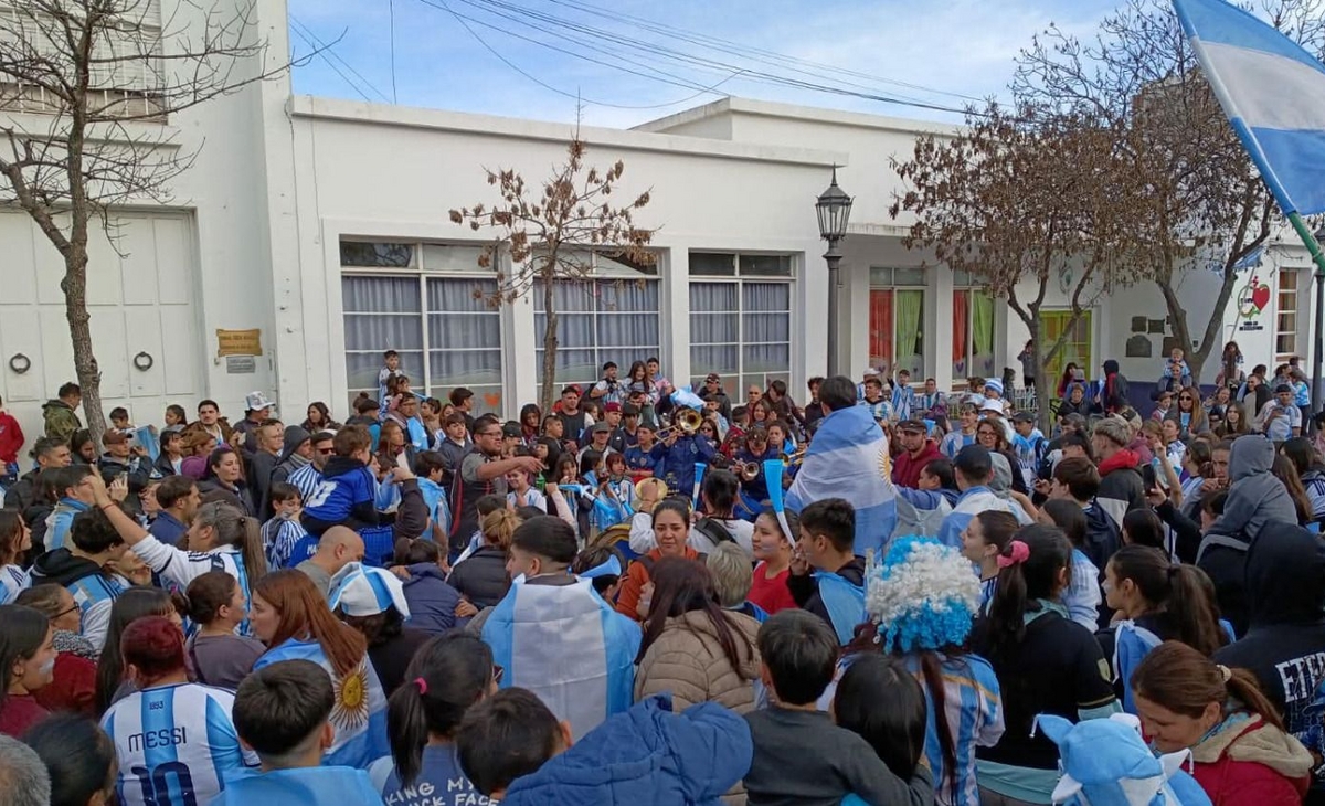 Euforia en Santa Rosa: Celebraciones por la victoria de Argentina ante Egipto