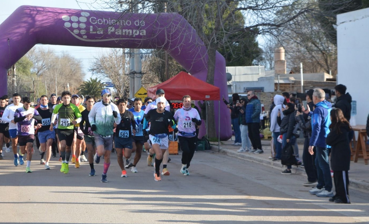 Más de 150 corredores brillaron en el trail 'Dejá tu Huella en la Barda'