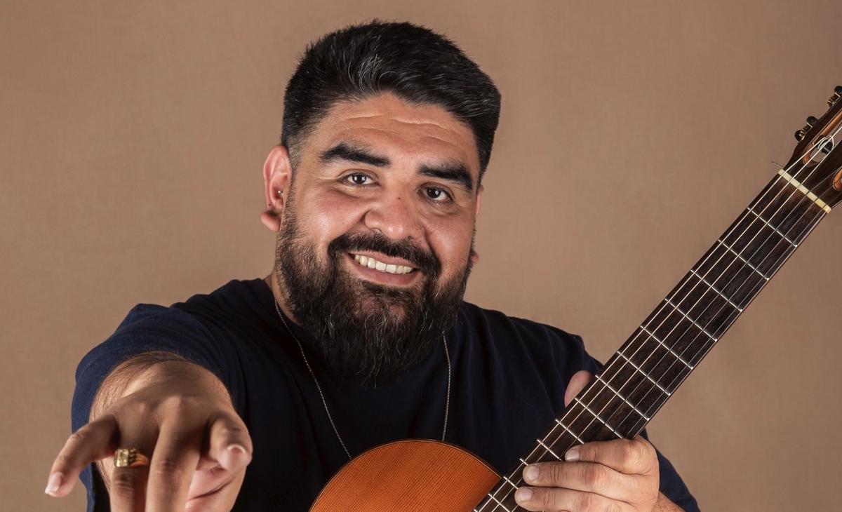 Lucas Cáceres trae el folclore santiagueño al Teatro Español de Santa Rosa