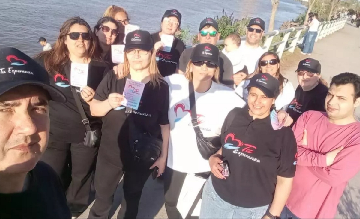 Un grupo de voluntarios asiste y acompaña a personas en crisis