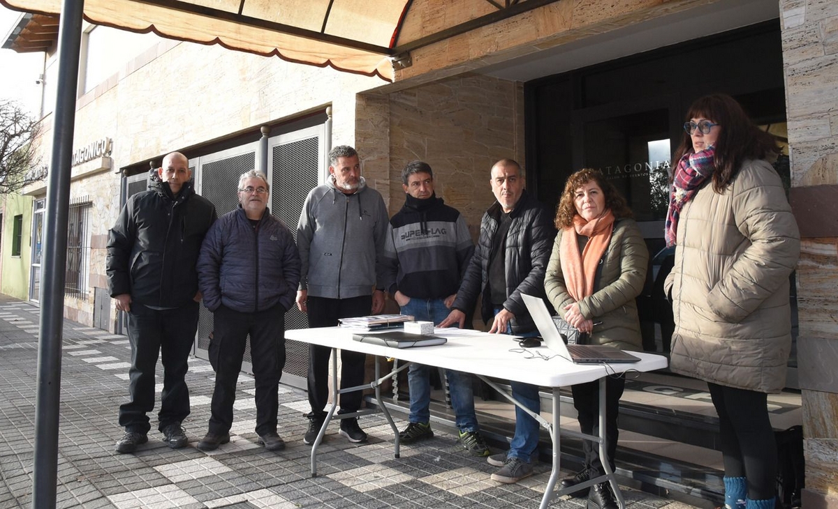Crisis en el Sindicato Gráfico: Dirigentes se Reúnen Fuera de la Sede