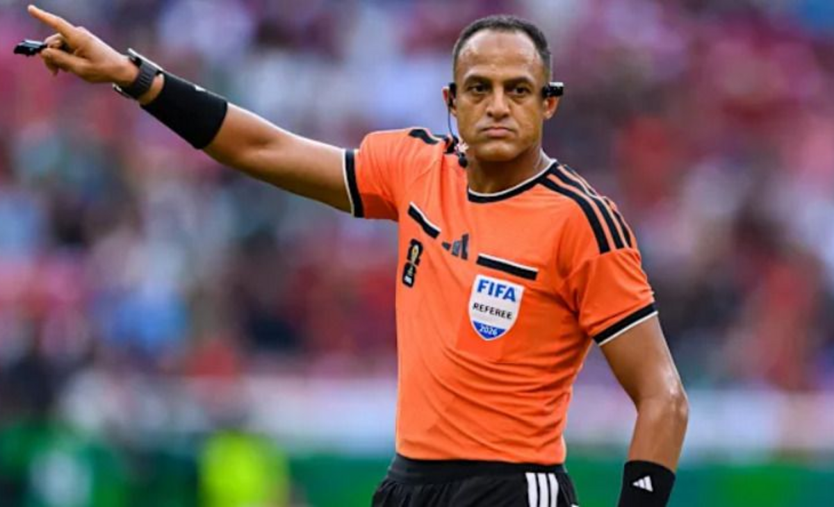 Ismail Elfath será el árbitro de la semifinal entre Argentina e Inglaterra