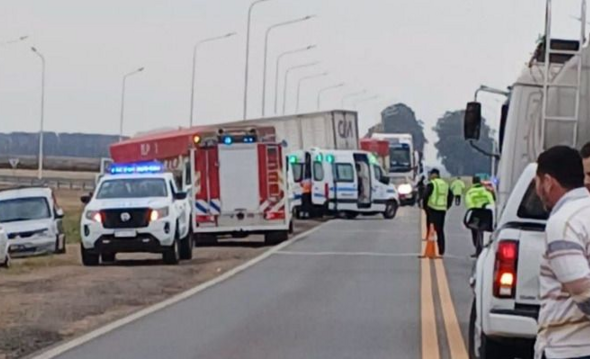 Colisión en el cruce de Lonquimay deja a dos camioneros hospitalizados
