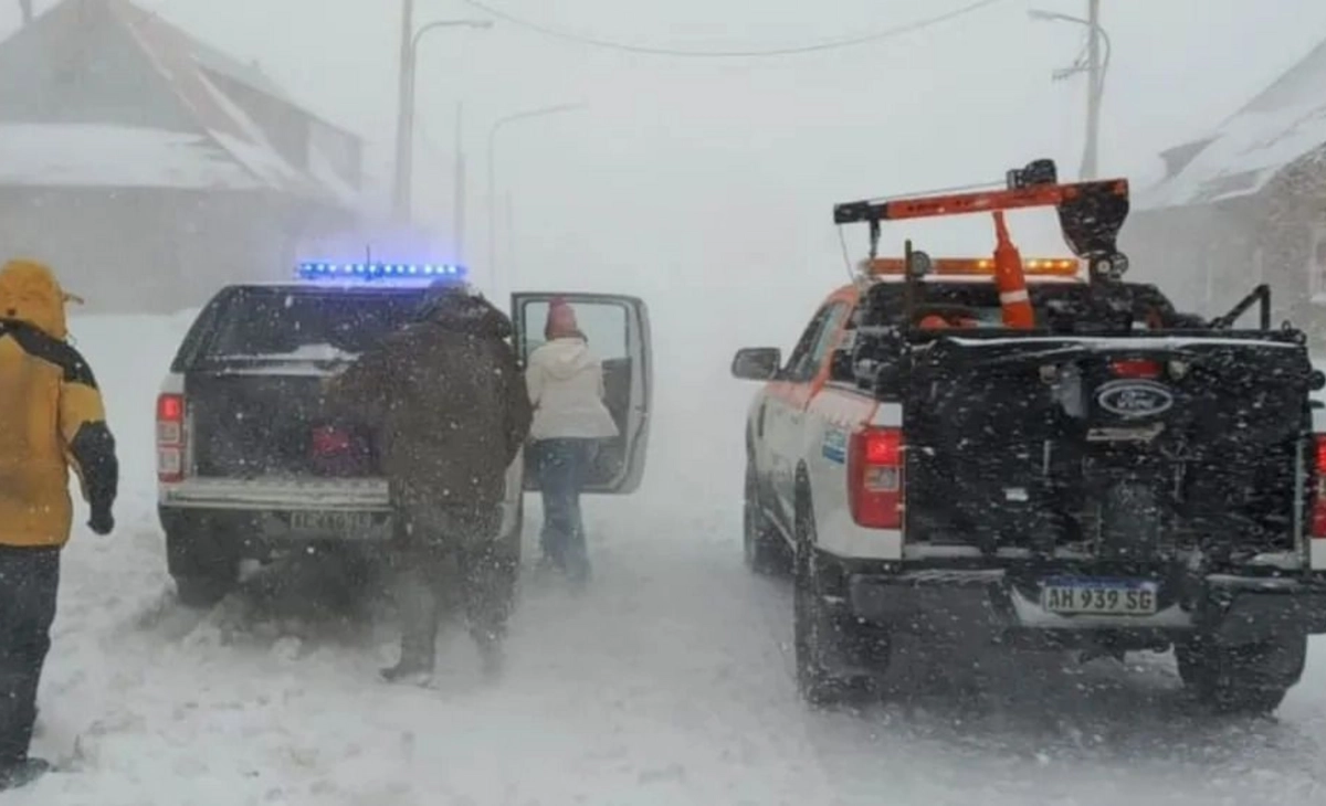 Evacuaron a turistas atrapados por un temporal de nieve en la alta montaña