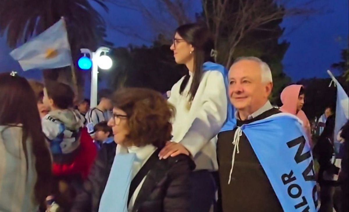 Celebración y Memoria: Un Ex Combatiente de Malvinas Se Emociona Tras el Triunfo Argentino