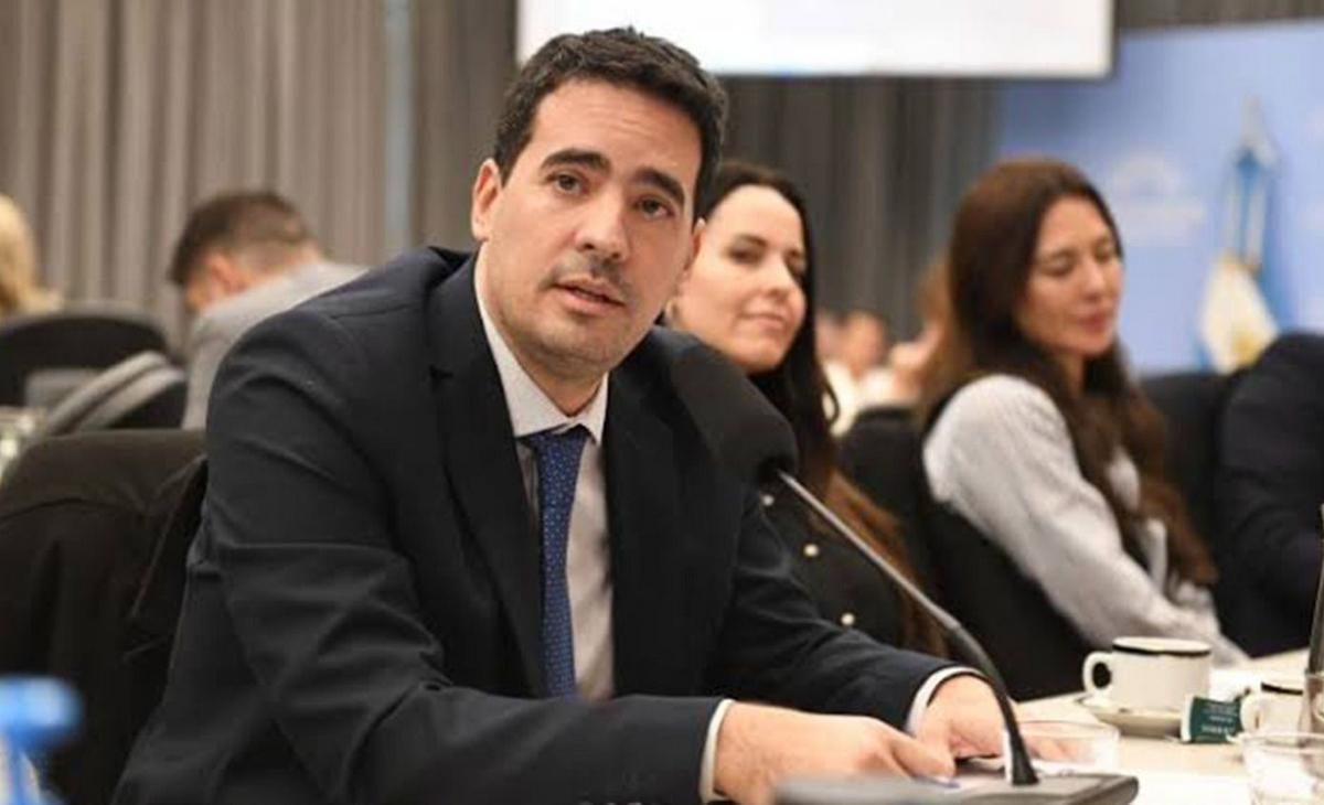 Respuestas a Ravier: “La soberanía no se conquista denigrando a nuestro pueblo”