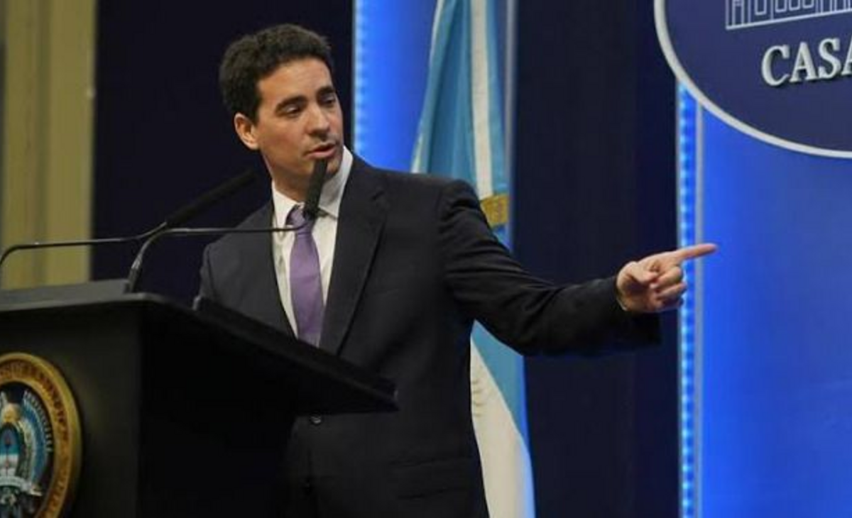 Ravier dice que los salarios crecen, pero los datos del Indec lo desmienten
