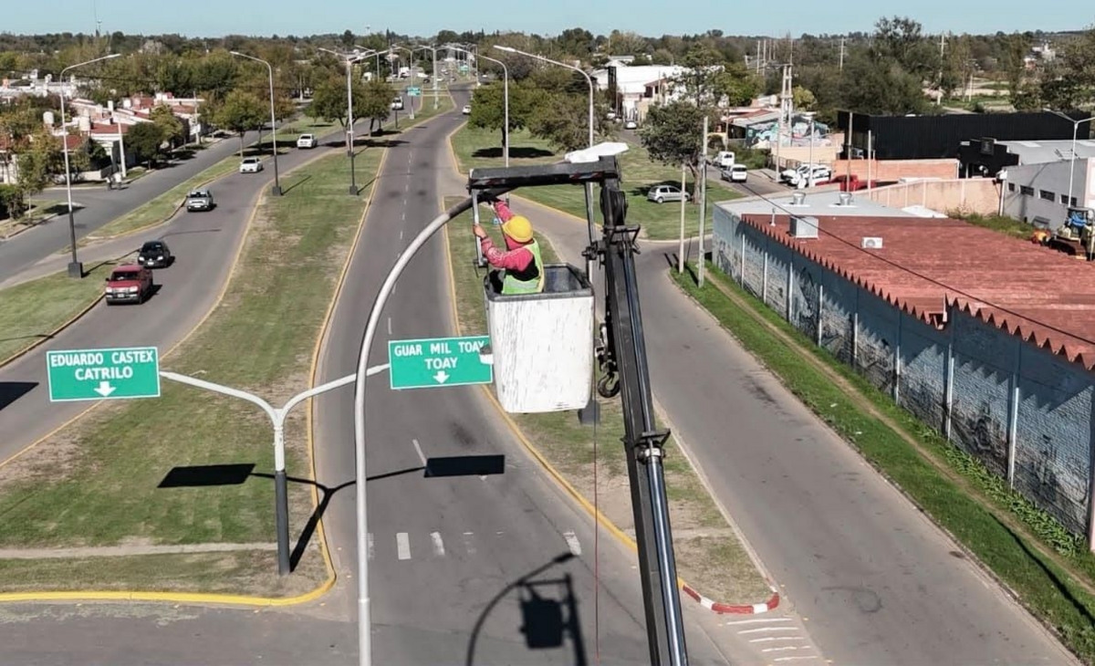Continúa el recambio de luminarias por LED en Santa Rosa
