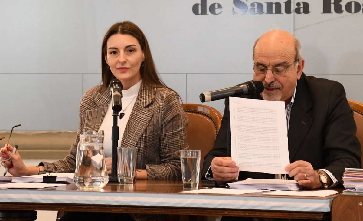 Los concejales de Santa Rosa tratan en sesión especial la reforma del EMSU