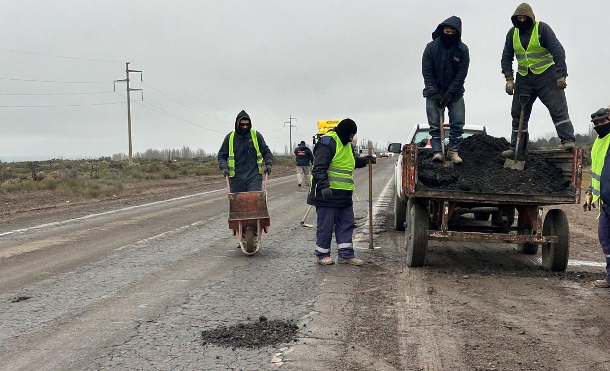 Ante el abandono de Nación, el municipio de Catriel realiza un nuevo bacheo en la 151