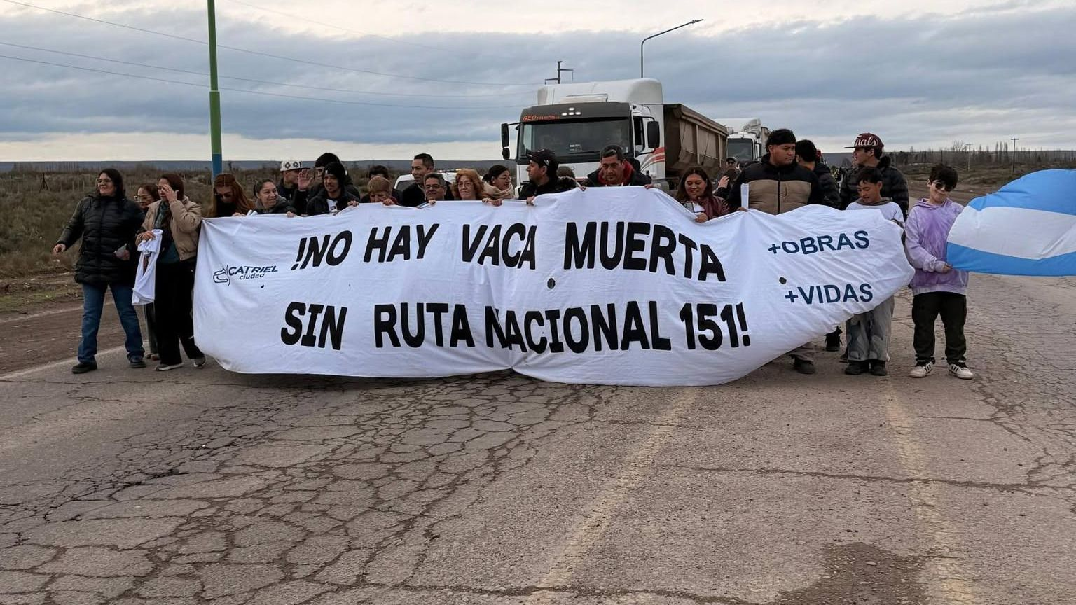 Se realizó un abrazo simbólico en Catriel por la ruta nacional 151