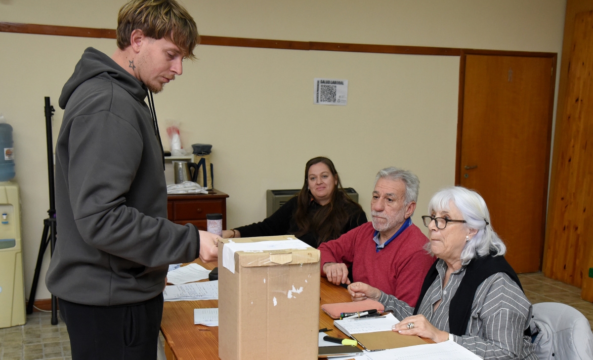 Utelpa rechaza denuncias opositoras: "una elección con total normalidad"